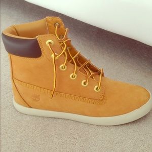 Women's Timberland Flannery 6 inch Boot Like New